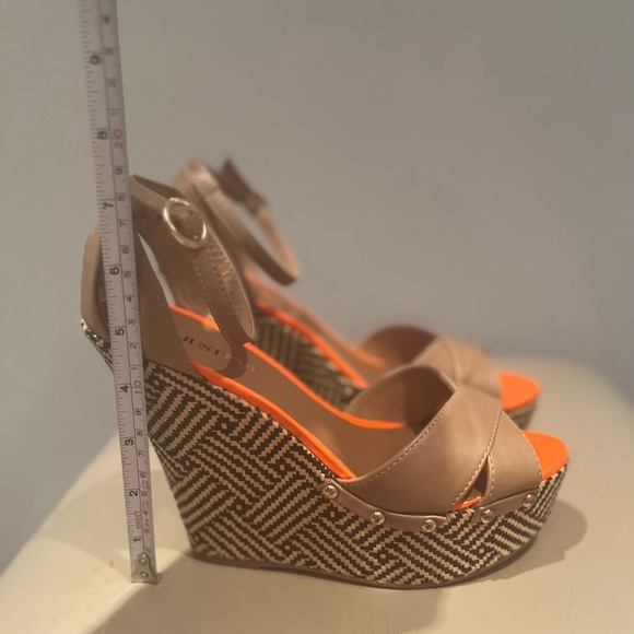 Nude Wedges - Picture 6 of 14